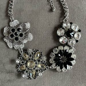 Susan Graver statement necklace. NWT. Floral design. Black and clear stones.